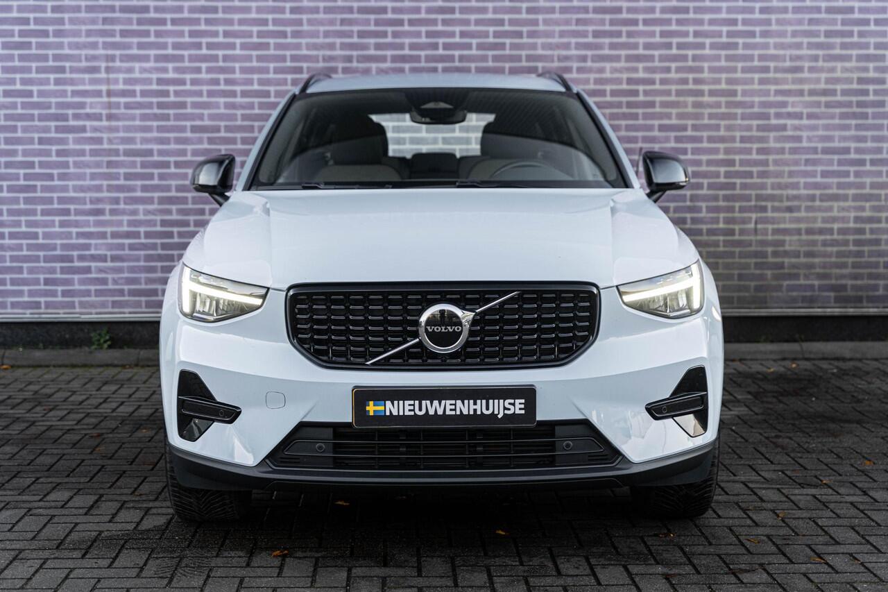 Volvo XC40 2.0 B4 Plus Dark | Adaptieve Cruise Control | Trekhaak | Elektrische stoelverstelling | Stoel + stuurverwarming | Harman Kardon audio | Verwarmbare Voorruit | Dodehoekdetectie | Carplay |