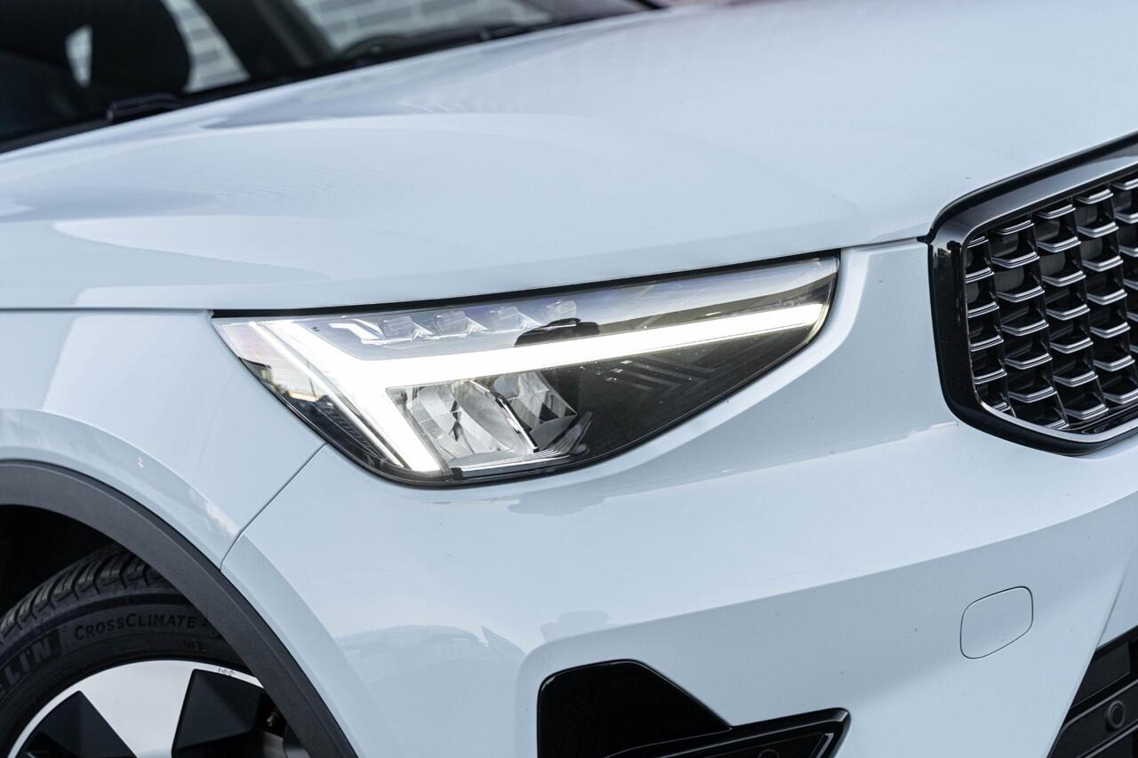 Volvo XC40 2.0 B4 Plus Dark | Adaptieve Cruise Control | Trekhaak | Elektrische stoelverstelling | Stoel + stuurverwarming | Harman Kardon audio | Verwarmbare Voorruit | Dodehoekdetectie | Carplay |