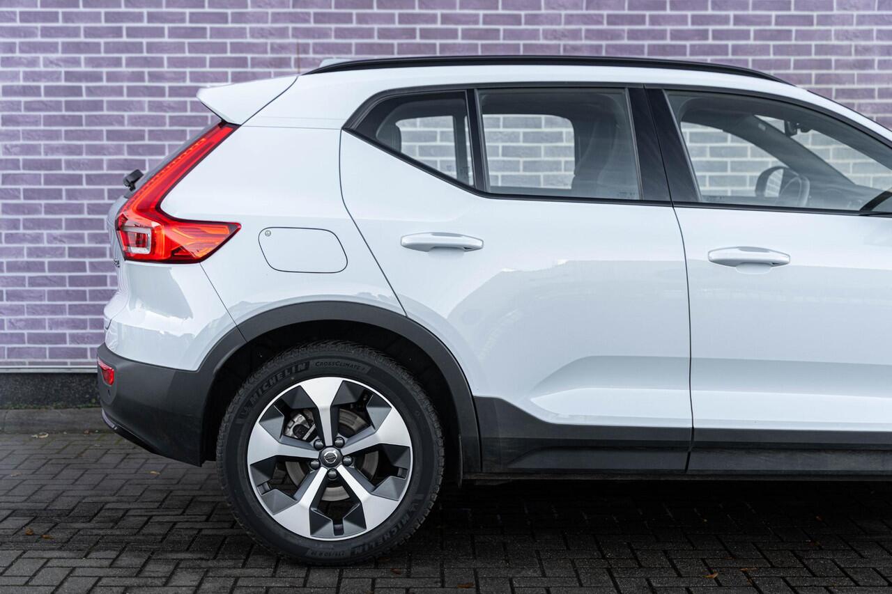 Volvo XC40 2.0 B4 Plus Dark | Adaptieve Cruise Control | Trekhaak | Elektrische stoelverstelling | Stoel + stuurverwarming | Harman Kardon audio | Verwarmbare Voorruit | Dodehoekdetectie | Carplay |