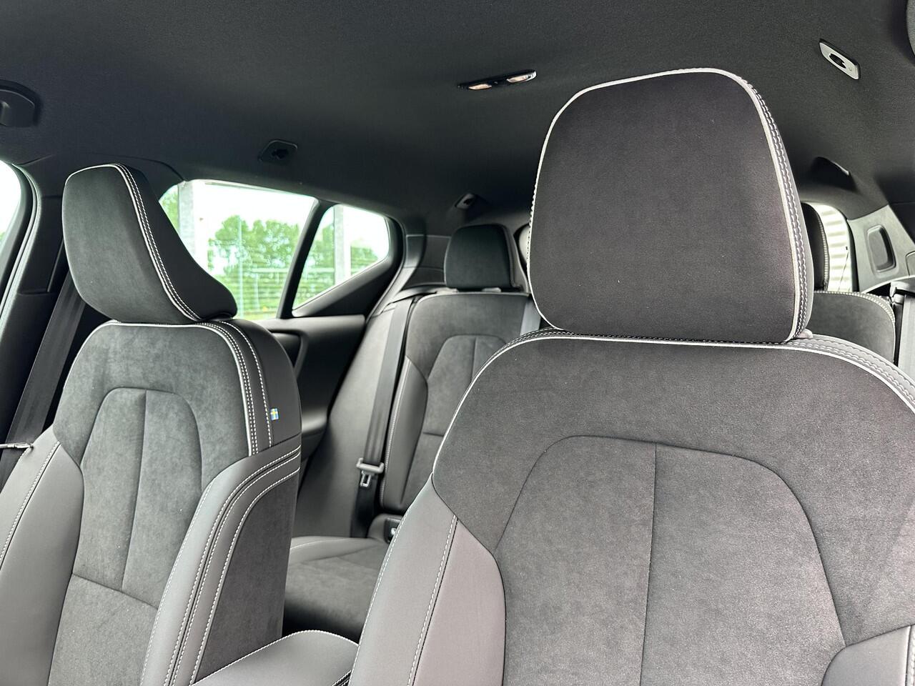 Volvo XC40 2.0 B4 Plus Black Edition Mild hybrid, Automaat, Leder/nubuck bekleding, Stoelverwarming, Stuurverwarming, 20 inch wielen