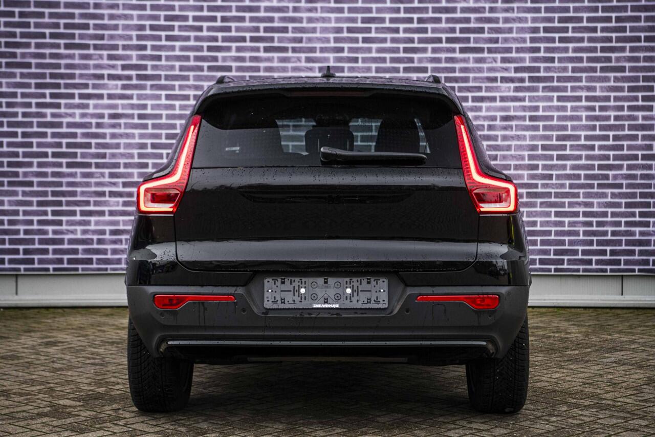 Volvo XC40 2.0 B3 Plus Dark | Adaptive cruise control | 360 camera | Pixel LED koplampen | Stoel- en stuurwielverwarming | Getint glas | Dode hoek detectie BLIS |