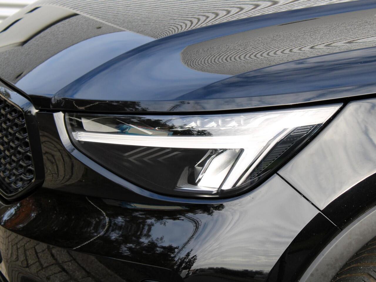 Volvo XC40 2.0 B4 Plus Dark Automaat / Trekhaak / Harman Kardon Audio / All seasonbanden / Google Maps navi