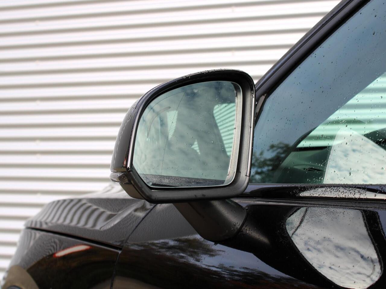 Volvo XC40 2.0 B4 Plus Dark Automaat / Trekhaak / Harman Kardon Audio / All seasonbanden / Google Maps navi