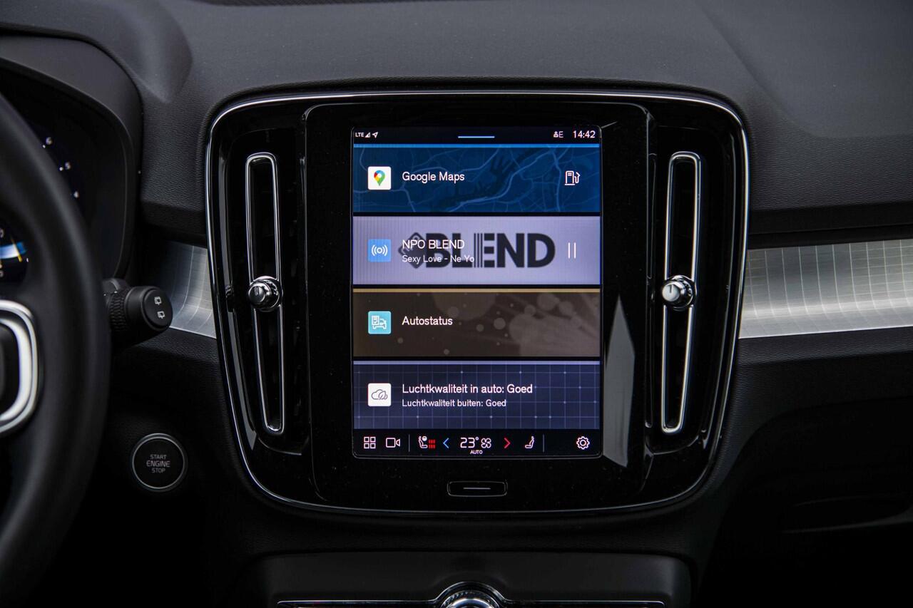 Volvo XC40 2.0 B4 Plus Dark | Trekhaak | Adaptive Cruise Control | Dode hoek detectie BLIS | Harman/Kardon audio | Elektrische stoelverstelling | Stoel- en stuurverwarming | Verwarmde Voorruit |