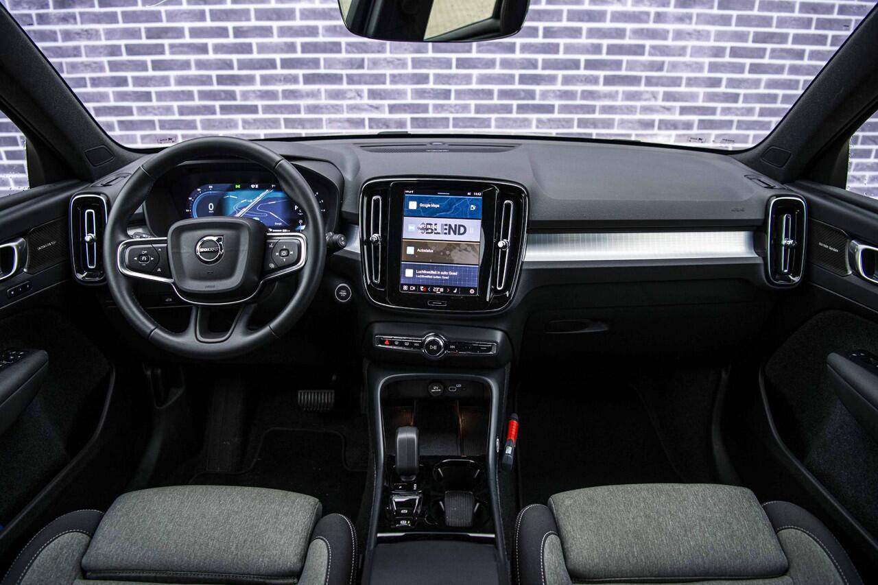 Volvo XC40 2.0 B4 Plus Dark | Trekhaak | Adaptive Cruise Control | Dode hoek detectie BLIS | Harman/Kardon audio | Elektrische stoelverstelling | Stoel- en stuurverwarming | Verwarmde Voorruit |