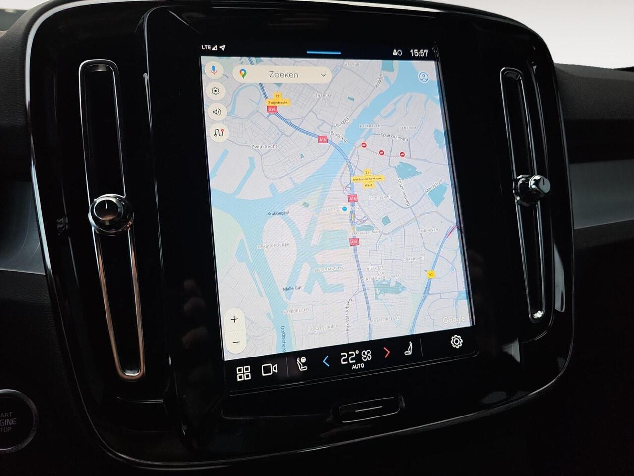 Volvo XC40 2.0 B4 Plus Dark | Trekhaak | Keyless Entry | Stoelverwarming | Adaptive Cruise Control |