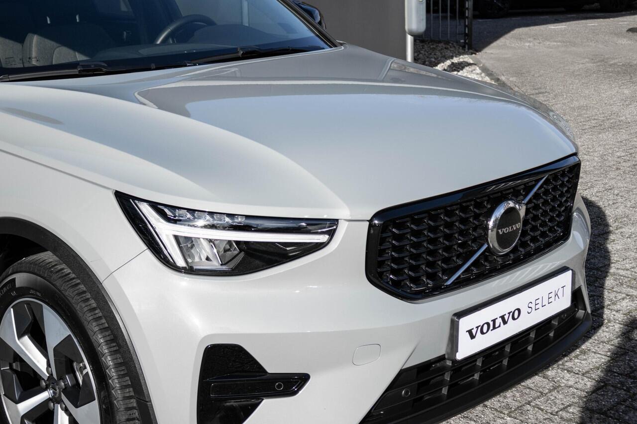 Volvo XC40 B4 Plus Dark | Harman Kardon Premium Audio | Climate Pack | Trekhaak | All Season banden | Google Infotainment | Adaptieve Cruise Control | BLIS | Parkeercamera | Elektrische Kofferklep | Keyless |