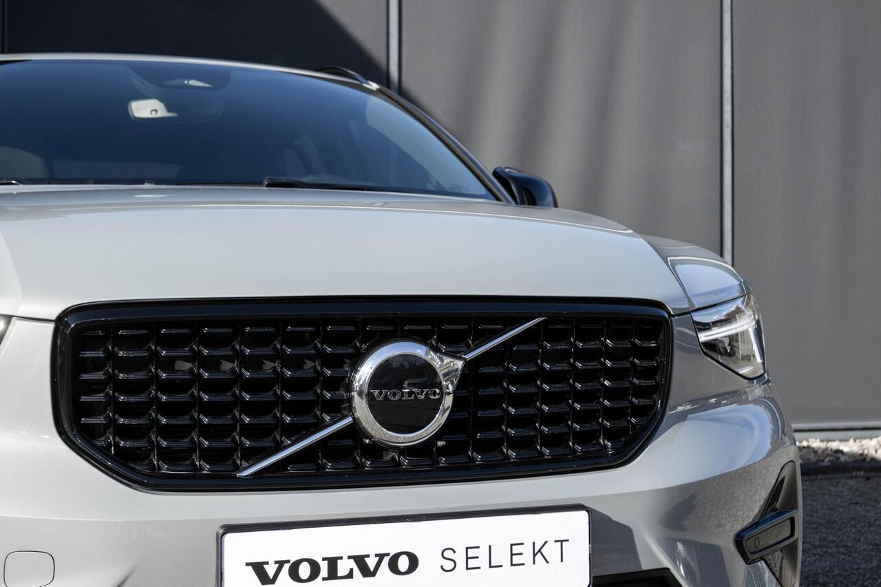 Volvo XC40 B4 Plus Dark | Harman Kardon Premium Audio | Climate Pack | Trekhaak | All Season banden | Google Infotainment | Adaptieve Cruise Control | BLIS | Parkeercamera | Elektrische Kofferklep | Keyless |