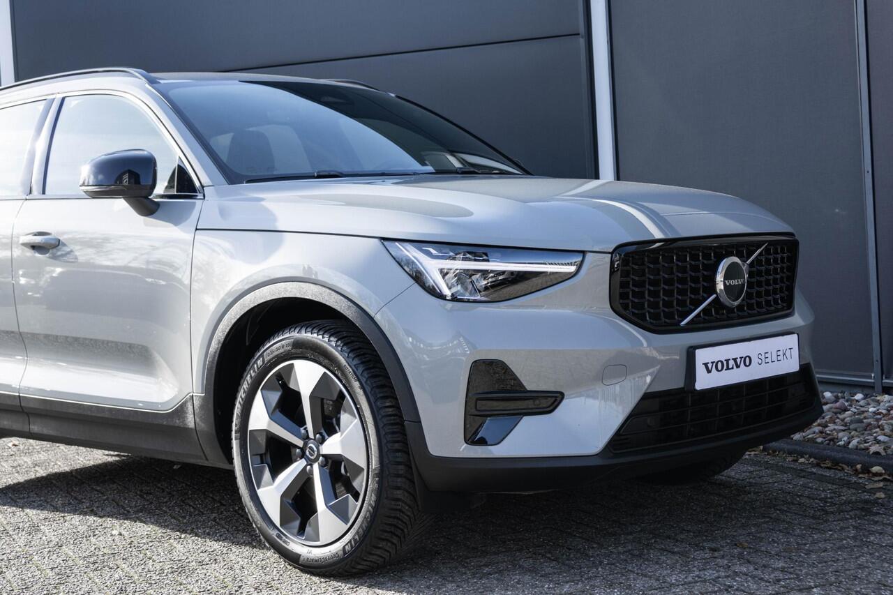 Volvo XC40 B4 Plus Dark | Harman Kardon Premium Audio | Climate Pack | Trekhaak | All Season banden | Google Infotainment | Adaptieve Cruise Control | BLIS | Parkeercamera | Elektrische Kofferklep | Keyless |