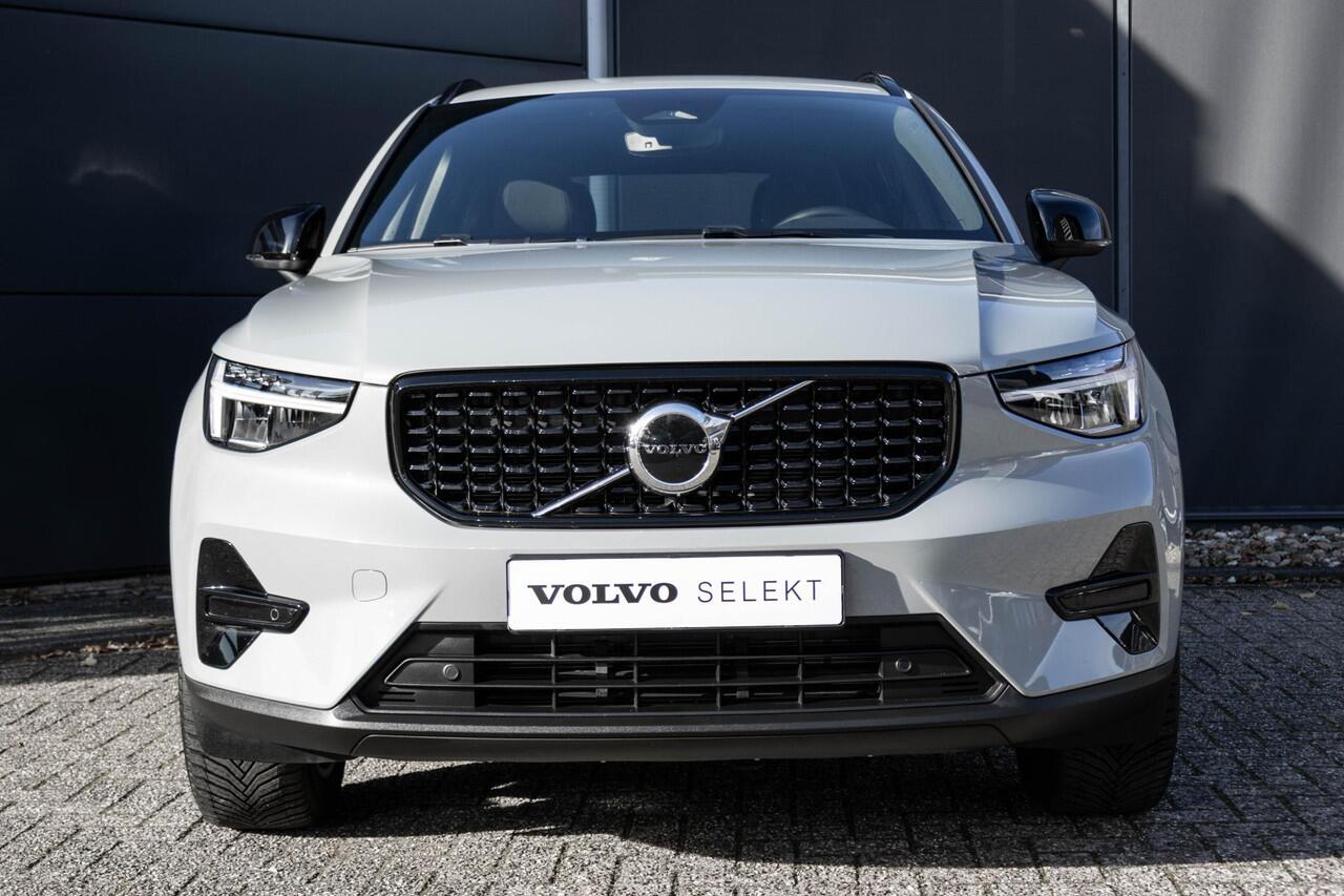 Volvo XC40 B4 Plus Dark | Harman Kardon Premium Audio | Climate Pack | Trekhaak | All Season banden | Google Infotainment | Adaptieve Cruise Control | BLIS | Parkeercamera | Elektrische Kofferklep | Keyless |