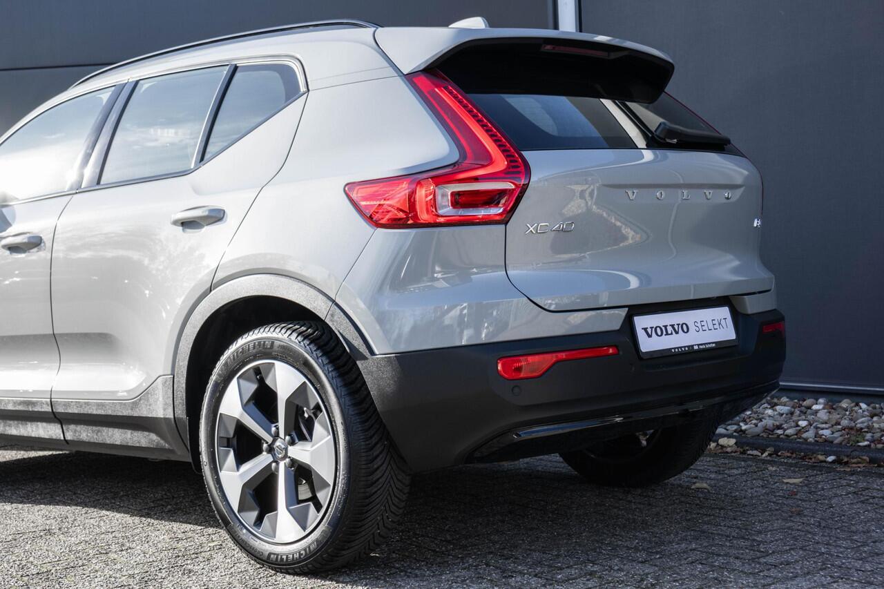 Volvo XC40 B4 Plus Dark | Harman Kardon Premium Audio | Climate Pack | Trekhaak | All Season banden | Google Infotainment | Adaptieve Cruise Control | BLIS | Parkeercamera | Elektrische Kofferklep | Keyless |