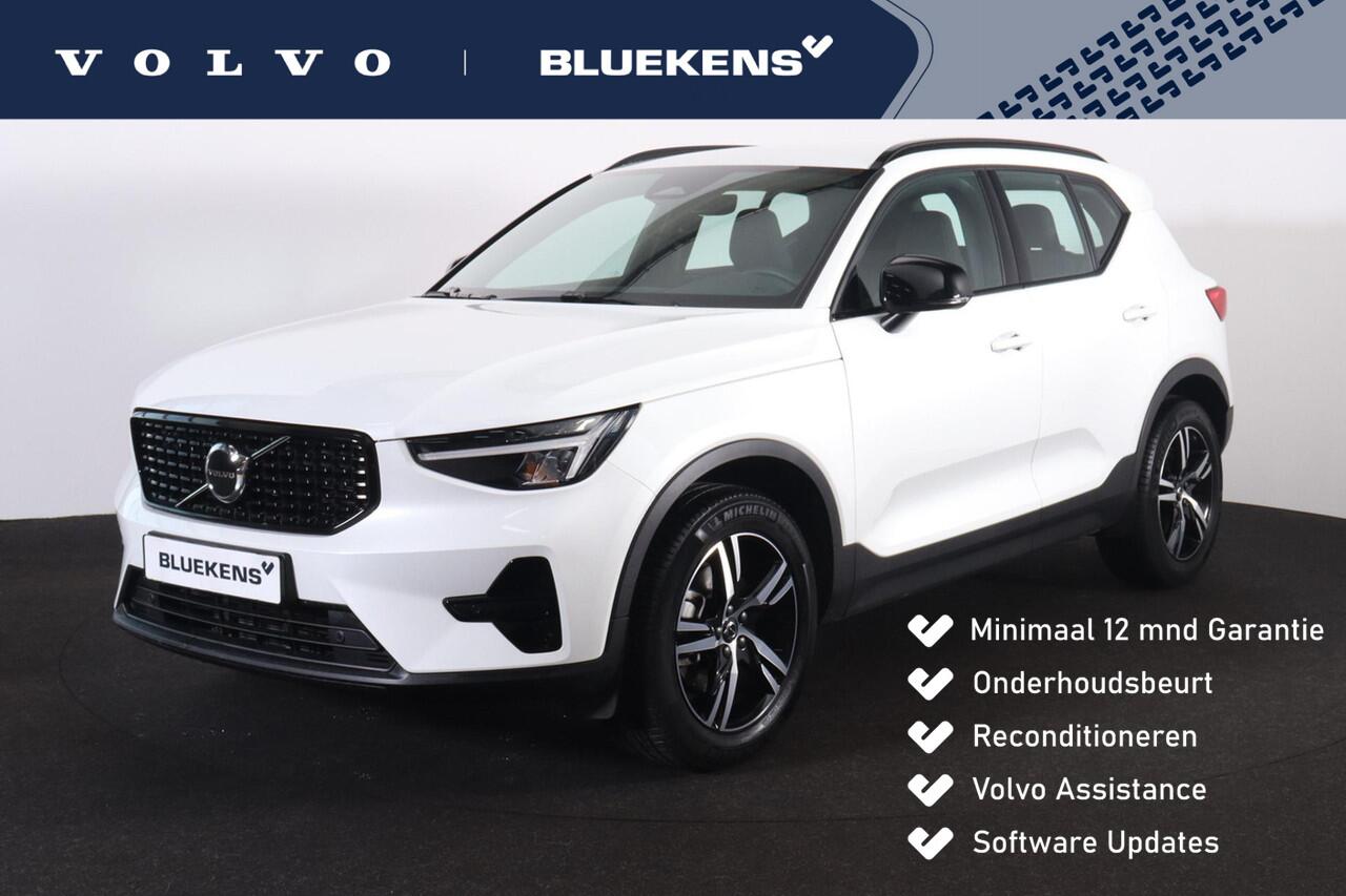 Volvo XC40 B4 Plus Dark - IntelliSafe Assist & Surround - Harman/Kardon audio - Parkeercamera achter - Verwarmde voorstoelen & stuur - Parkeersensoren voor & achter - Elektr. bedienb. voorstoelen met geheugen links - Draadloze tel. lader - Elektr. inklapbare trekhaa