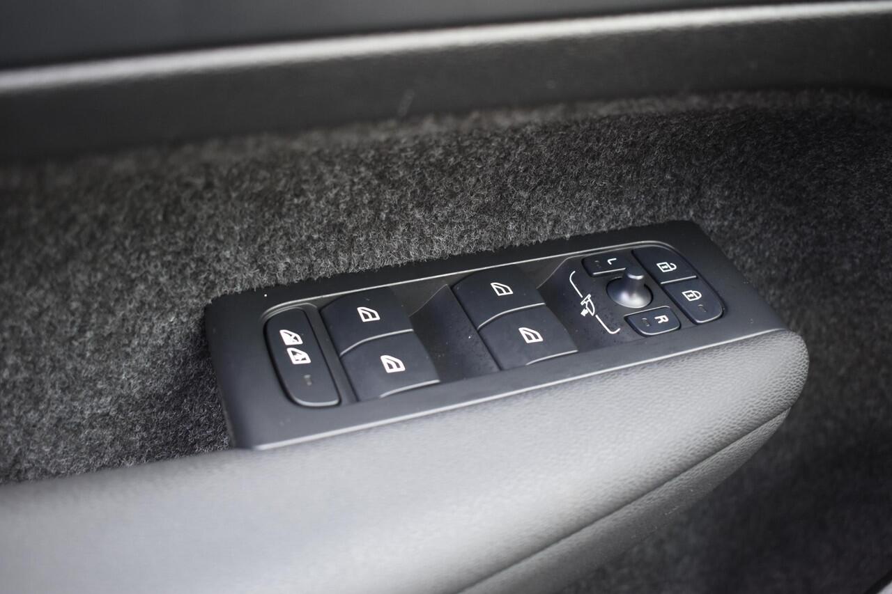 Volvo XC40 B4 211PK Automaat Plus Dark