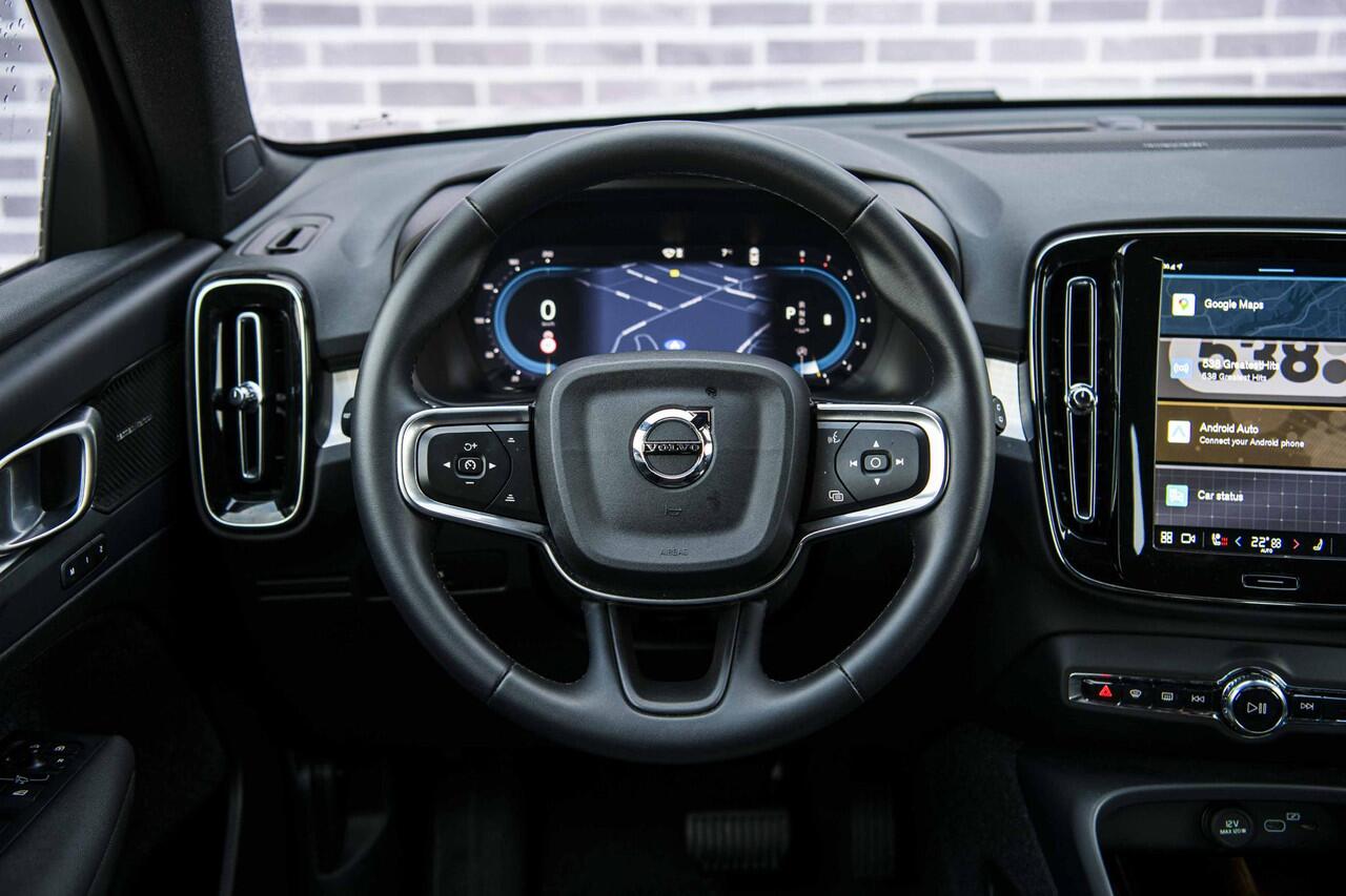 Volvo XC40 2.0 B4 Plus Dark | Trekhaak | Adaptive Cruise Control | Dode hoek detectie BLIS | Harman/Kardon audio | Elektrische stoelverstelling | Stoel- en stuurverwarming | Verwarmde Voorruit |