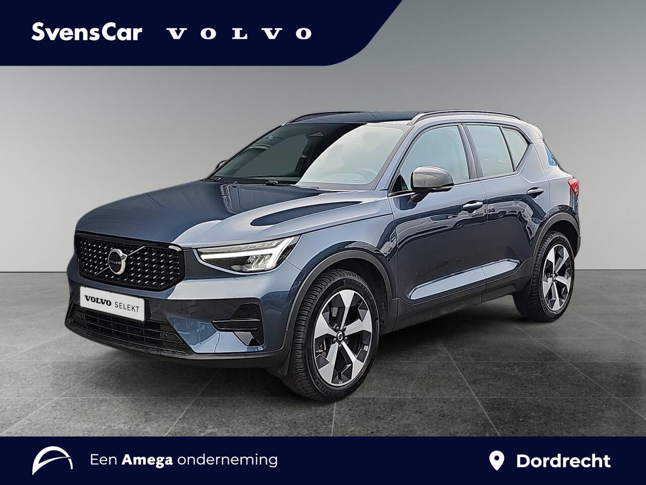 Volvo XC40 2.0 B4 Plus Dark | Trekhaak | Verwarmbare voorruit | Stoelverwarming | Adaptive Cruise Control |