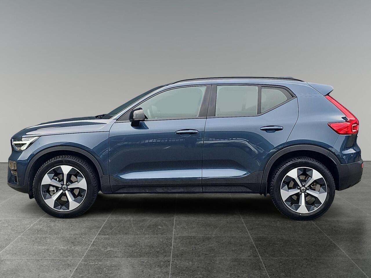 Volvo XC40 2.0 B4 Plus Dark | Trekhaak | Verwarmbare voorruit | Stoelverwarming | Adaptive Cruise Control |