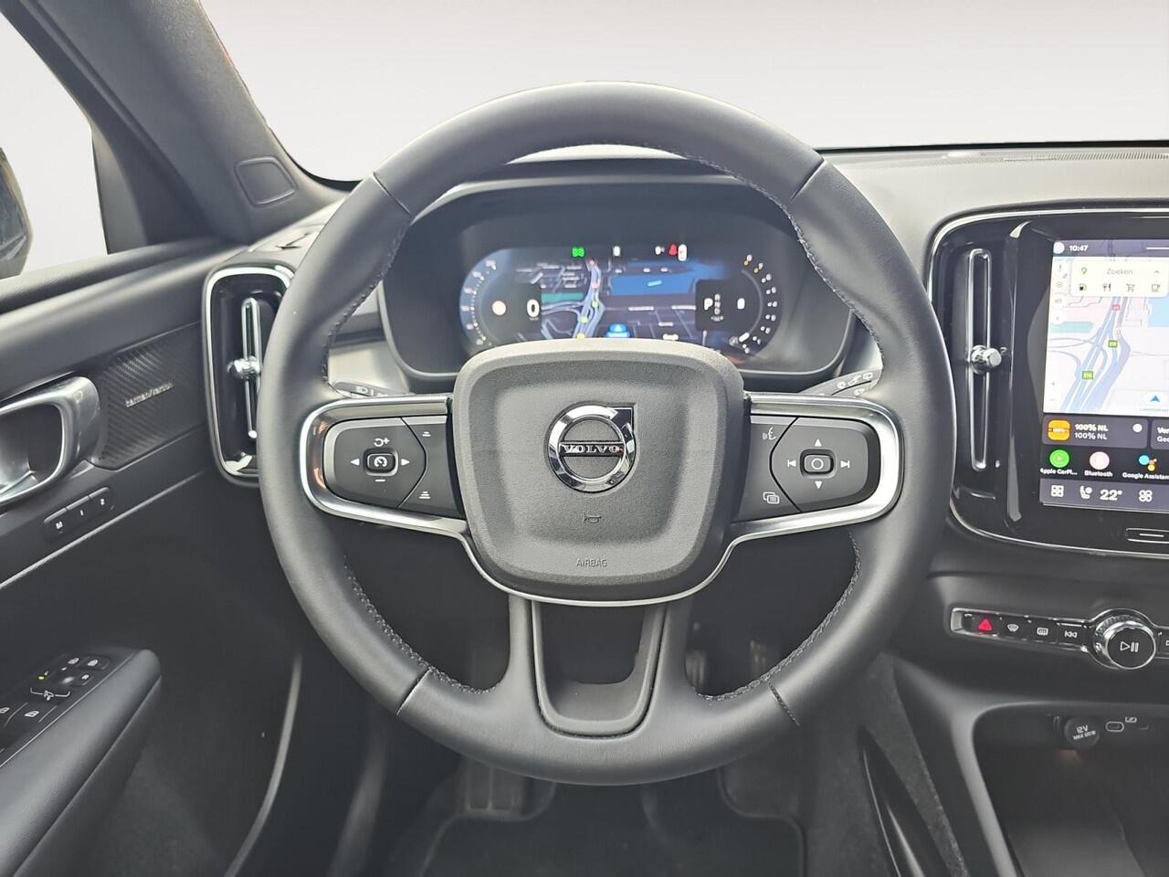 Volvo XC40 2.0 B4 Plus Dark | Trekhaak | Verwarmbare voorruit | Stoelverwarming | Adaptive Cruise Control |