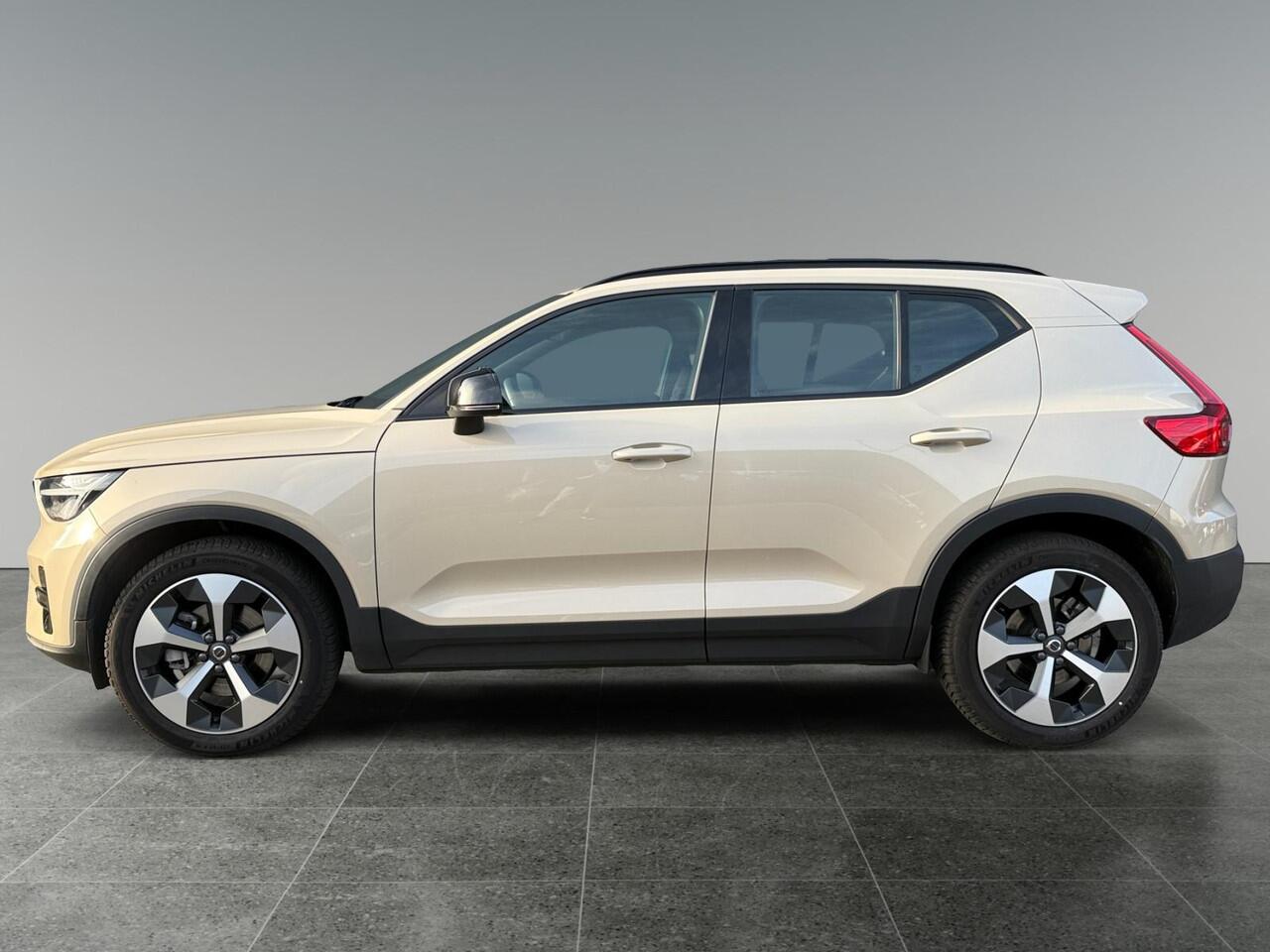 Volvo XC40 2.0 B4 Plus Dark | Trekhaak | Verwarmbare voorruit | Keyless Entry | Stoelverwarming |
