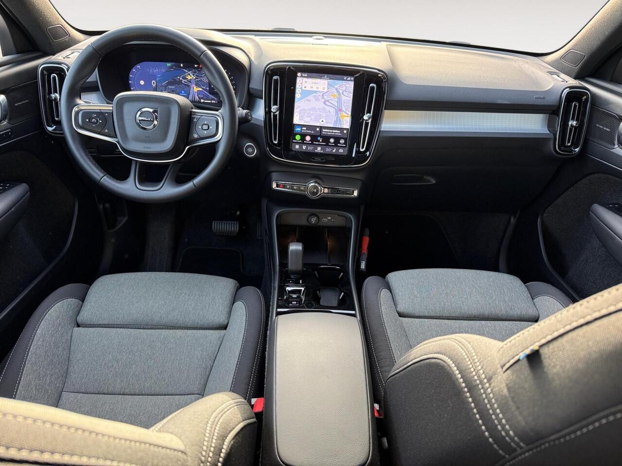 Volvo XC40 2.0 B4 Plus Dark | Trekhaak | Verwarmbare voorruit | Keyless Entry | Stoelverwarming |