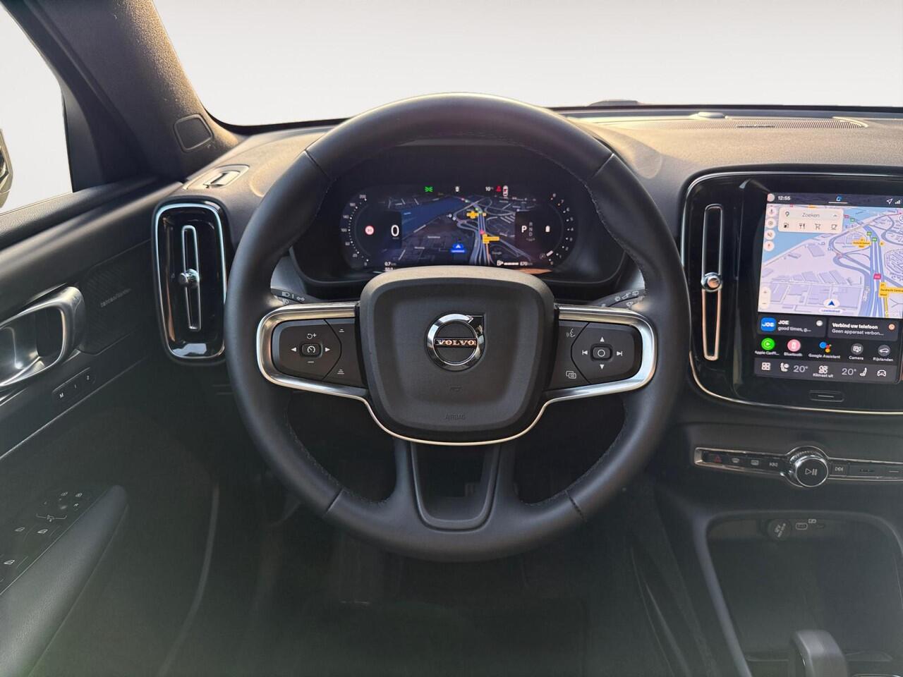 Volvo XC40 2.0 B4 Plus Dark | Trekhaak | Verwarmbare voorruit | Keyless Entry | Stoelverwarming |