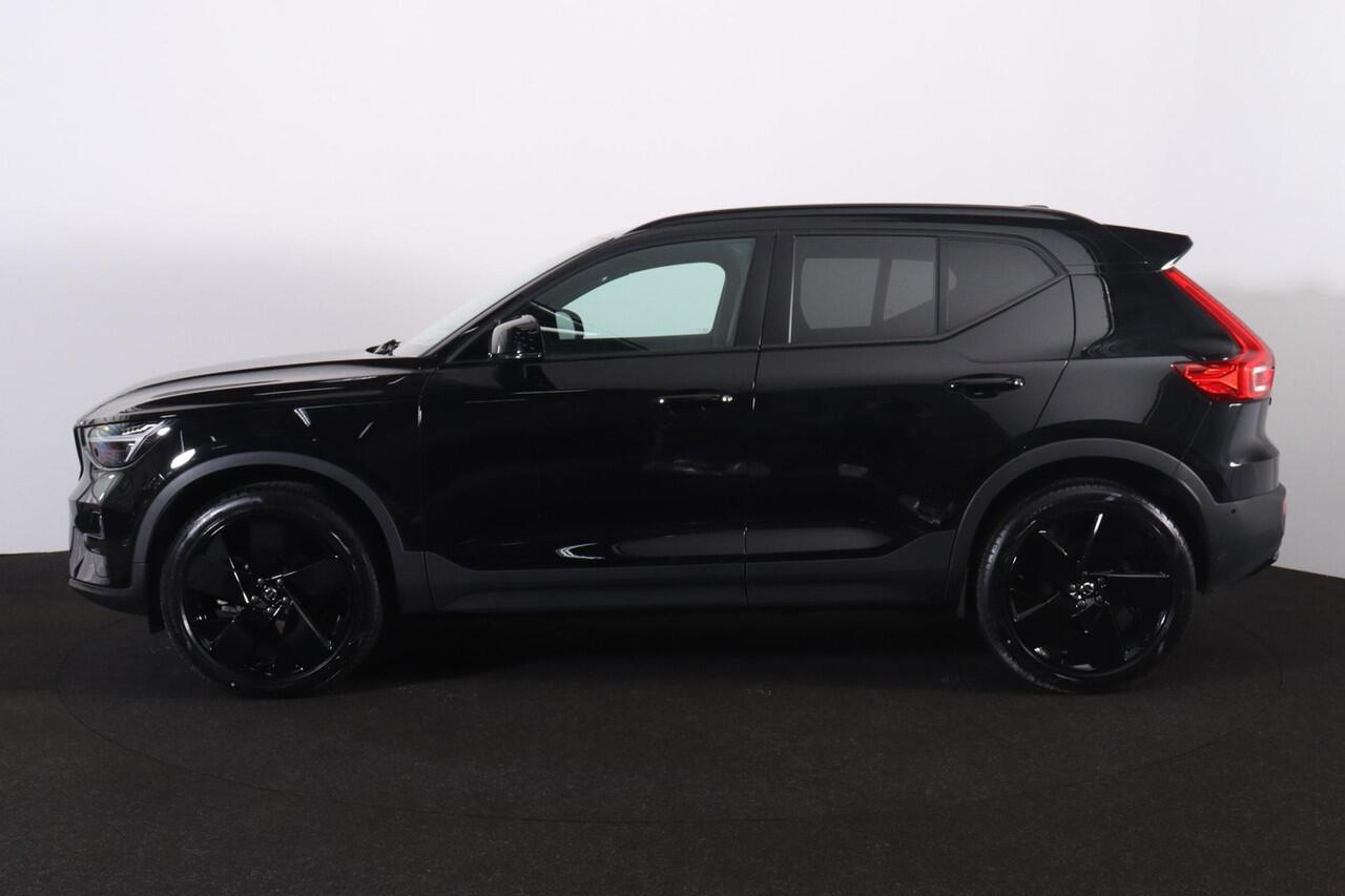 Volvo XC40 B3 Ultra Black Edition - Panorama/schuifdak - IntelliSafe Assist & Surround - 360º Camera - Harman/Kardon audio - LED Pixel koplampen - Verwarmde voorstoelen & stuur - Parkeersensoren voor & achter - Elektr. bedienb. voorstoelen met geheugen links - Draad