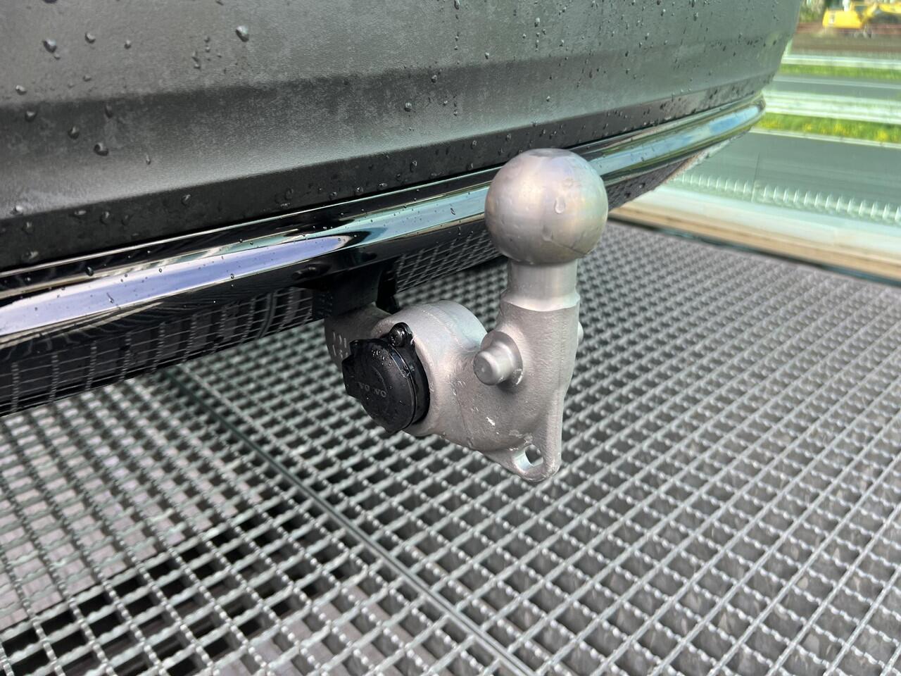 Volvo XC40 2.0 B4 Plus Dark Mild hybrid, Automaat, Driver assist, BLIS, Trekhaak semi elektrisch inklapbaar, Stoel- en stuurverwarming, Parkeercamera, Park assist voor- en achter, verwarmde voorruit