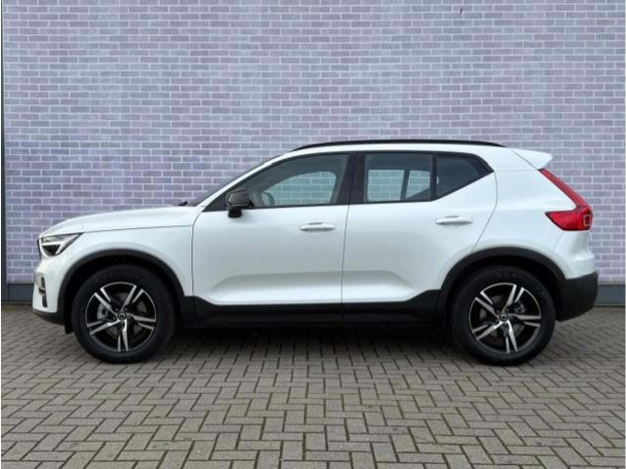 Volvo XC40 2.0 B4 Plus Dark | Trekhaak | Camera | Carplay | Adaptieve Cruise Control | Stoel- en Stuurwielverwarming | Keyless |