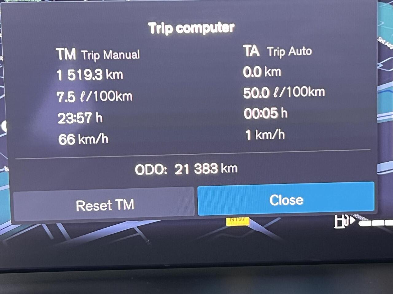 Volvo XC40 2.0 B4 Plus Dark Harman-Kardon premium sound system, Electr. verstelbare voorstoelen, Verwarmde voorstoelen + stuurwiel, Trekhaak semi electrisch, Parkeer camera.