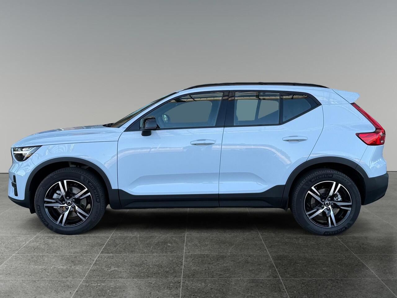 Volvo XC40 2.0 B4 Plus Dark | Stoelverwarming | Harman/Kardon Audio | Trekhaak | Verwarmbare voorruit |