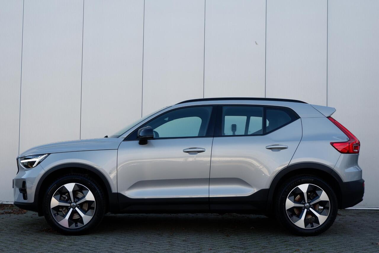 Volvo XC40 2.0 B4 Plus Dark | Verwarmbare voorstoelen | Verwarmbaar stuurwiel | Verwarmbare voorruit | Premium audio by Harman Kardon | Trekhaak | 19 inch Lichtmetalen velgen