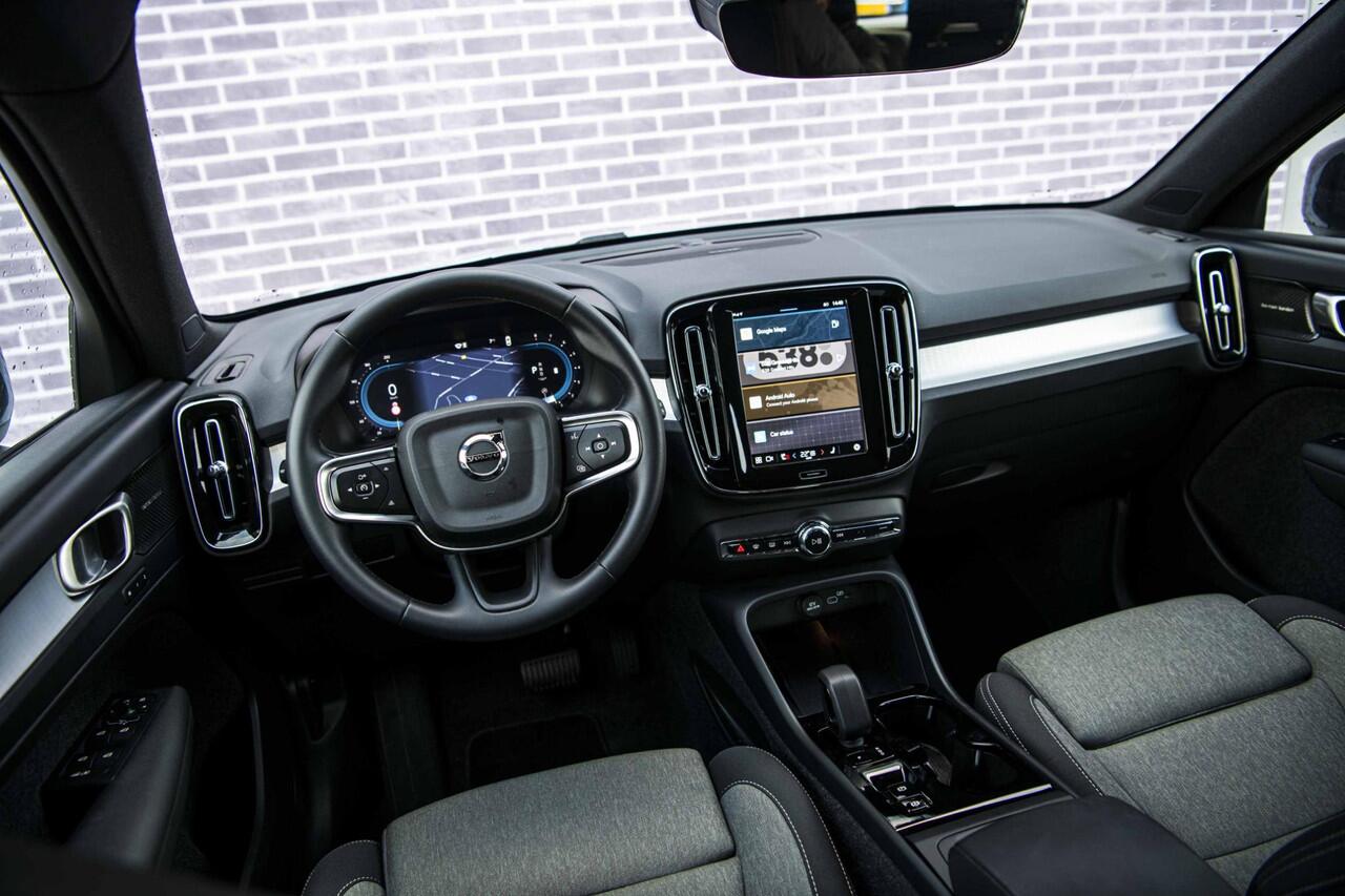 Volvo XC40 2.0 B4 Plus Dark | Trekhaak | Adaptive Cruise Control | Dode hoek detectie BLIS | Harman/Kardon audio | Elektrische stoelverstelling | Stoel- en stuurverwarming | Verwarmde Voorruit |