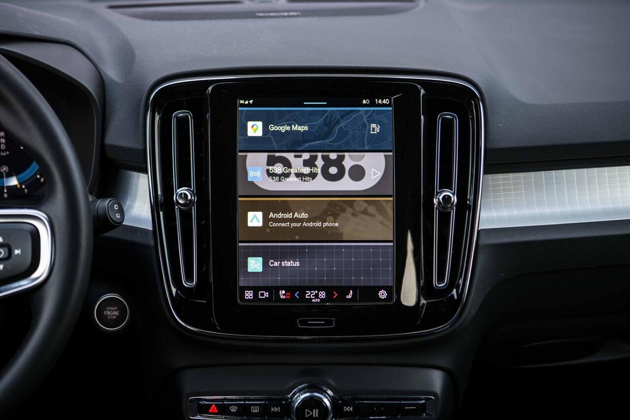 Volvo XC40 2.0 B4 Plus Dark | Trekhaak | Adaptive Cruise Control | Dode hoek detectie BLIS | Harman/Kardon audio | Elektrische stoelverstelling | Stoel- en stuurverwarming | Verwarmde Voorruit |