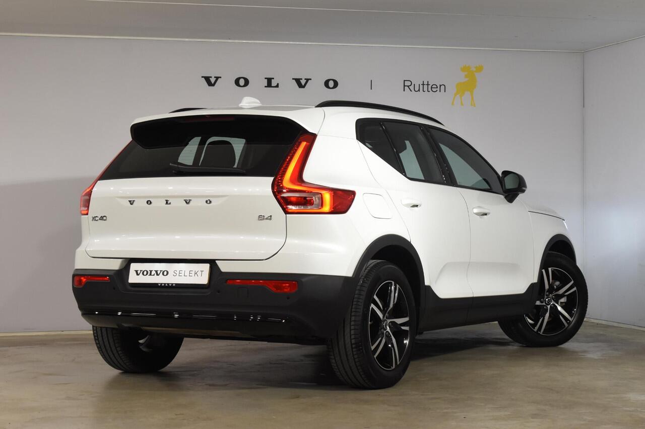 Volvo XC40 B4 211PK Automaat Plus Dark / Navigatie / Adaptive Cruise / Harman Kardon / Stuur- & Stoelverwarming / Elektrische achterklep / Achteruitrijcamera / Elektrische stoelverst. met geheugen