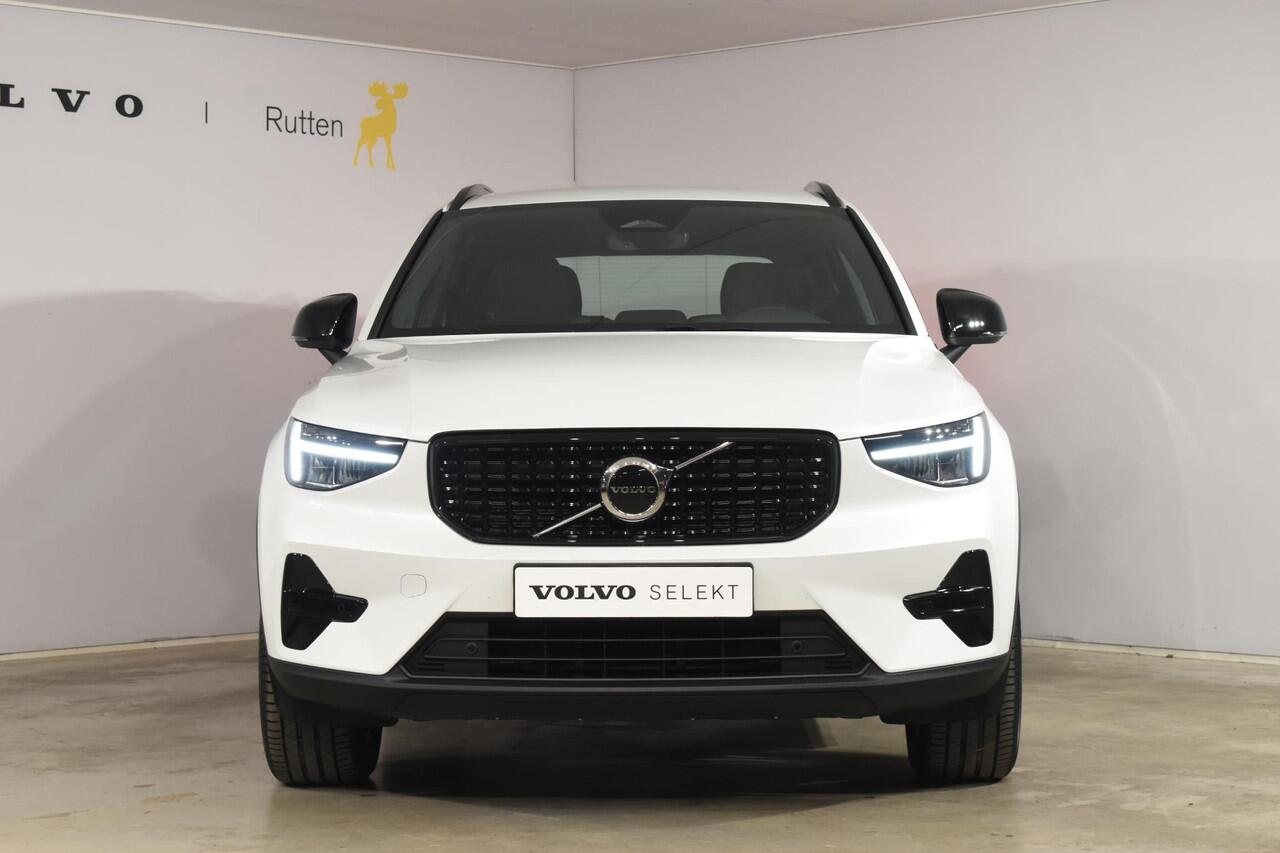 Volvo XC40 B4 211PK Automaat Plus Dark / Navigatie / Adaptive Cruise / Harman Kardon / Stuur- & Stoelverwarming / Elektrische achterklep / Achteruitrijcamera / Elektrische stoelverst. met geheugen