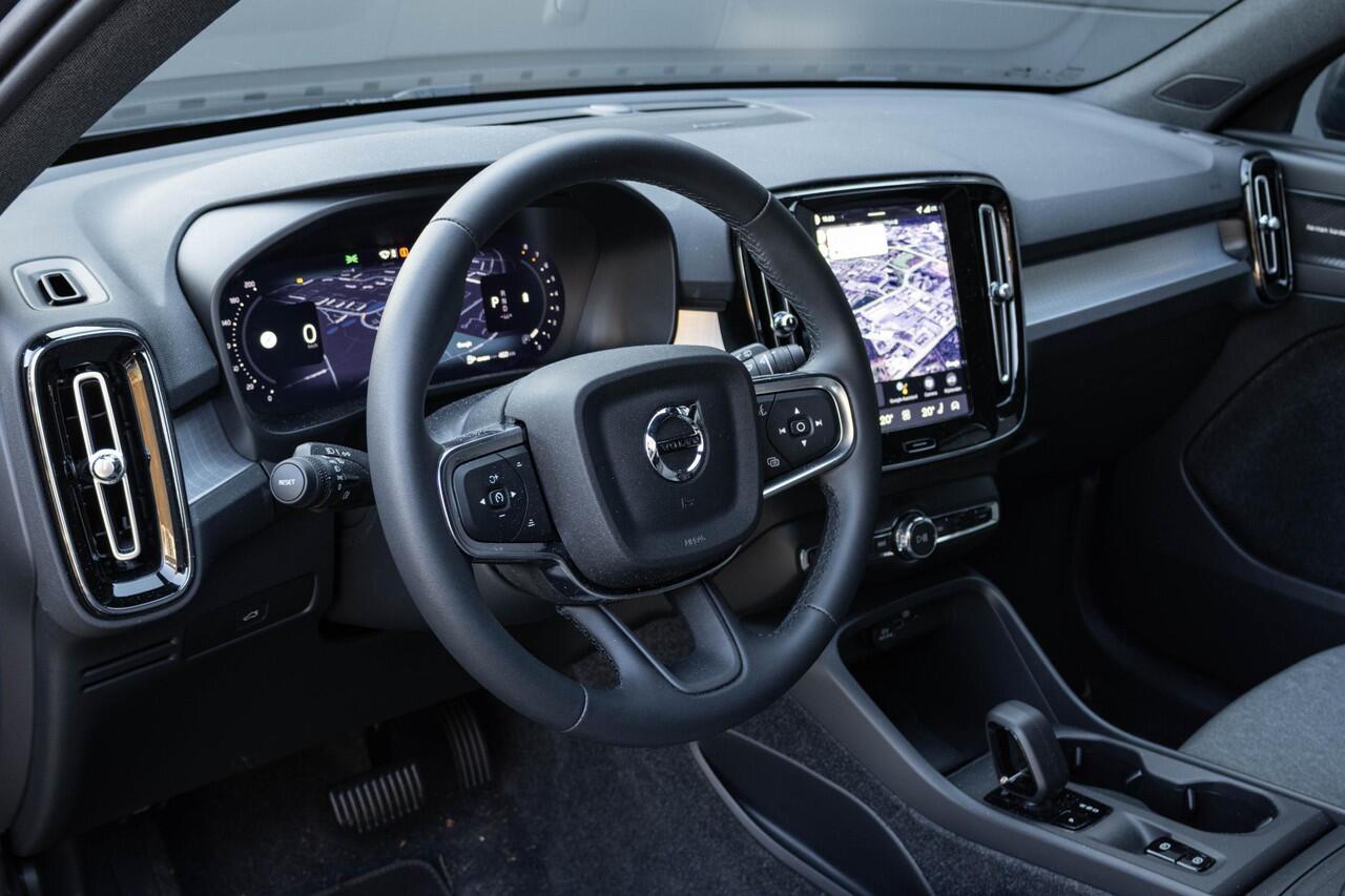 Volvo XC40 B4 Automaat Business Edition | Premium audio by Harman Kardon | 360 Graden Camera | Google Infotainment | Climate Pack | Adaptieve Cruise Control | BLIS | Extra Getint Glas | 20 inch Lichtmetalen Velgen