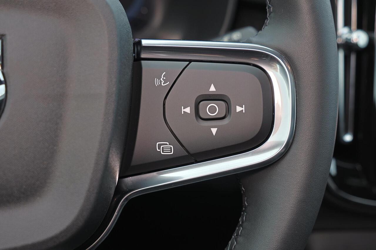 Volvo XC40 Recharge Twin Ultimate 82 kWh - Panorama/schuifdak - IntelliSafe Assist & Surround - 360º Camera - Harman/Kardon audio - Verwarmde voorstoelen & stuur - Parkeersensoren voor & achter - Elektr. bedienb. voorstoelen met geheugen links - Draadloze tel. lader