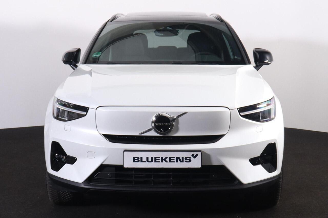 Volvo XC40 Recharge Twin Ultimate 82 kWh - Panorama/schuifdak - IntelliSafe Assist & Surround - 360º Camera - Harman/Kardon audio - Verwarmde voorstoelen & stuur - Parkeersensoren voor & achter - Elektr. bedienb. voorstoelen met geheugen links - Draadloze tel. lader