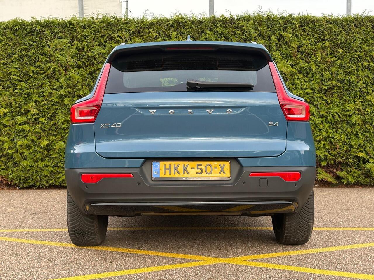 Volvo XC40 2.0 B4 Plus Dark | Elektrische stoelverstelling | Trekhaak | Harman/Kardon |