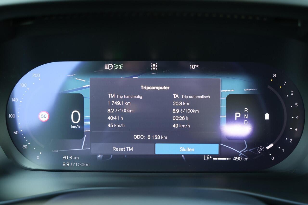 Volvo XC40 B3 Core Business Edition - Intellisafe Assist/Surround - Harman Kardon Audio - Verwarmbare voorstoelen - Verwarmbaar stuurwiel - Getint glas - 18' LMV