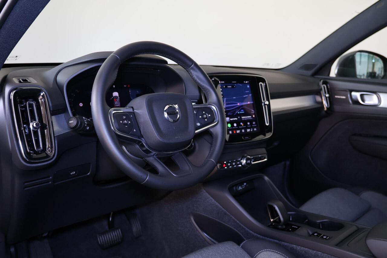 Volvo XC40 B3 Core Business Edition - Intellisafe Assist/Surround - Harman Kardon Audio - Verwarmbare voorstoelen - Verwarmbaar stuurwiel - Getint glas - 18' LMV