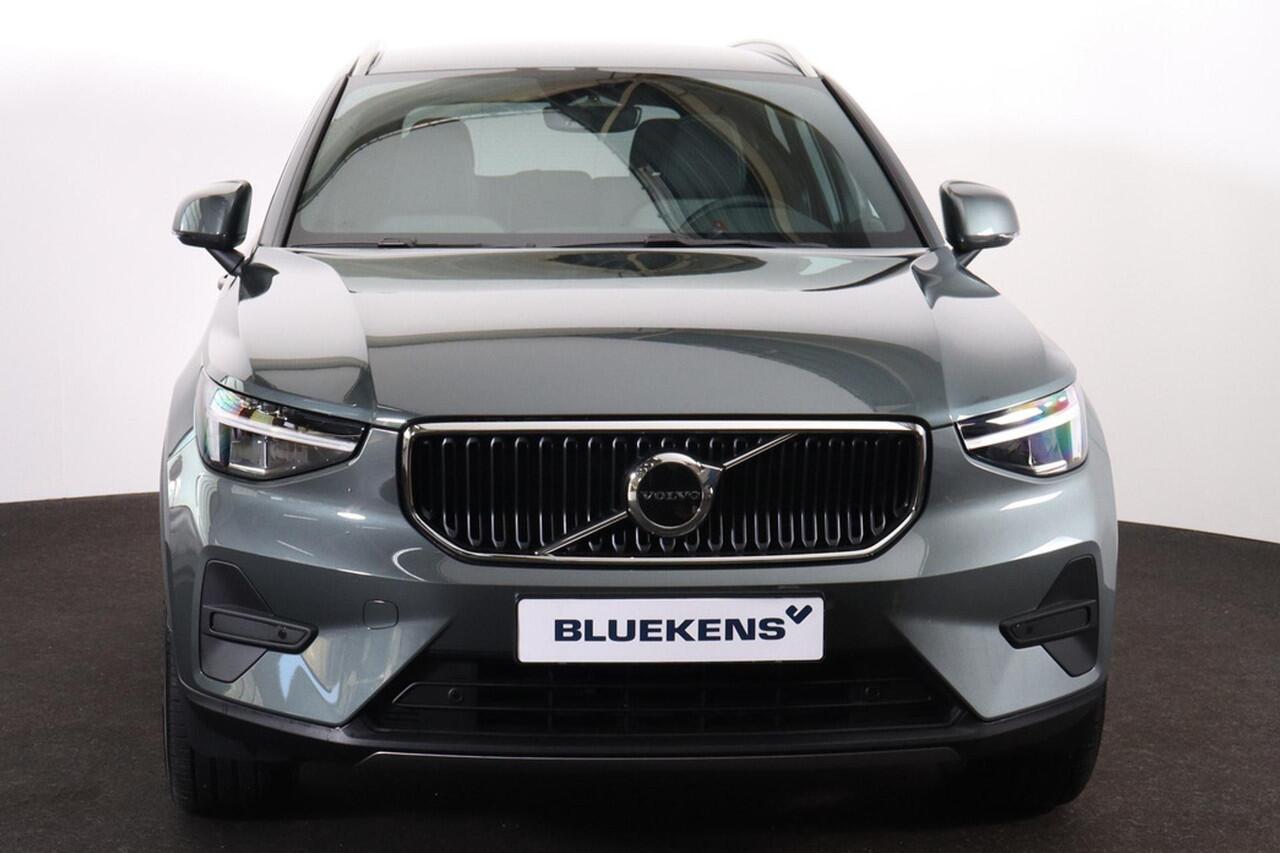 Volvo XC40 B3 Core Business Edition - Intellisafe Assist/Surround - Harman Kardon Audio - Verwarmbare voorstoelen - Verwarmbaar stuurwiel - Getint glas - 18' LMV