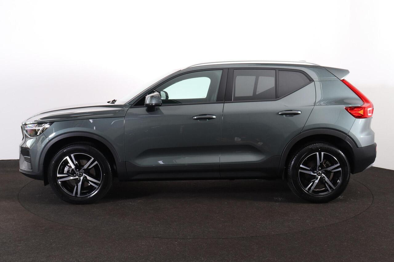Volvo XC40 B3 Core Business Edition - Intellisafe Assist/Surround - Harman Kardon Audio - Verwarmbare voorstoelen - Verwarmbaar stuurwiel - Getint glas - 18' LMV