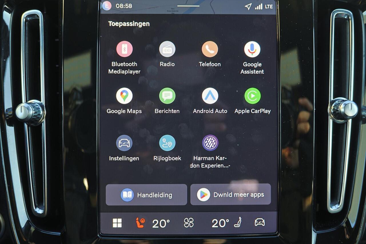 Volvo XC40 B3 Core Business Edition - Intellisafe Assist/Surround - Harman Kardon Audio - Verwarmbare voorstoelen - Verwarmbaar stuurwiel - Getint glas - 18' LMV