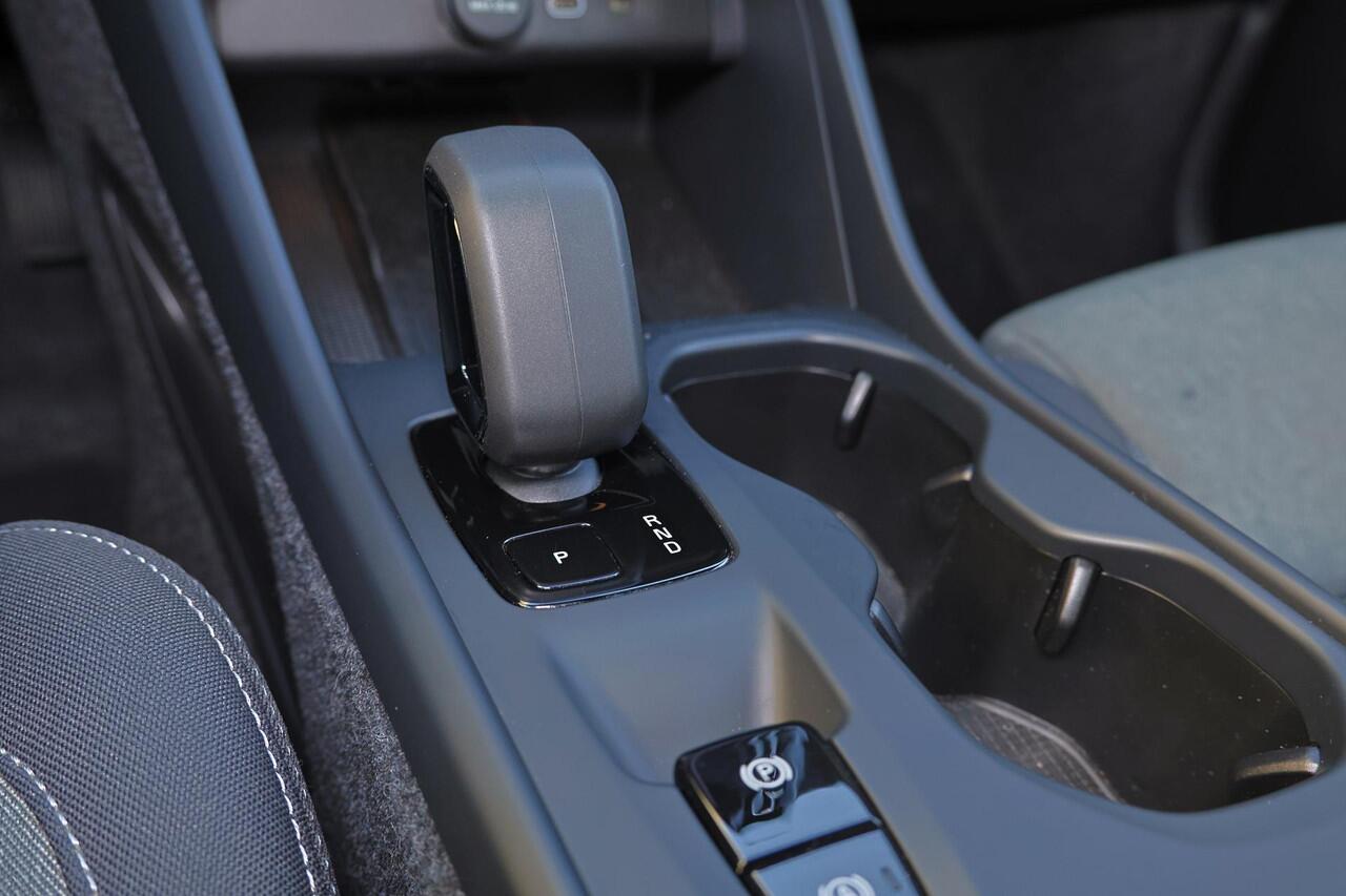 Volvo XC40 B3 Core Business Edition - Intellisafe Assist/Surround - Harman Kardon Audio - Verwarmbare voorstoelen - Verwarmbaar stuurwiel - Getint glas - 18' LMV