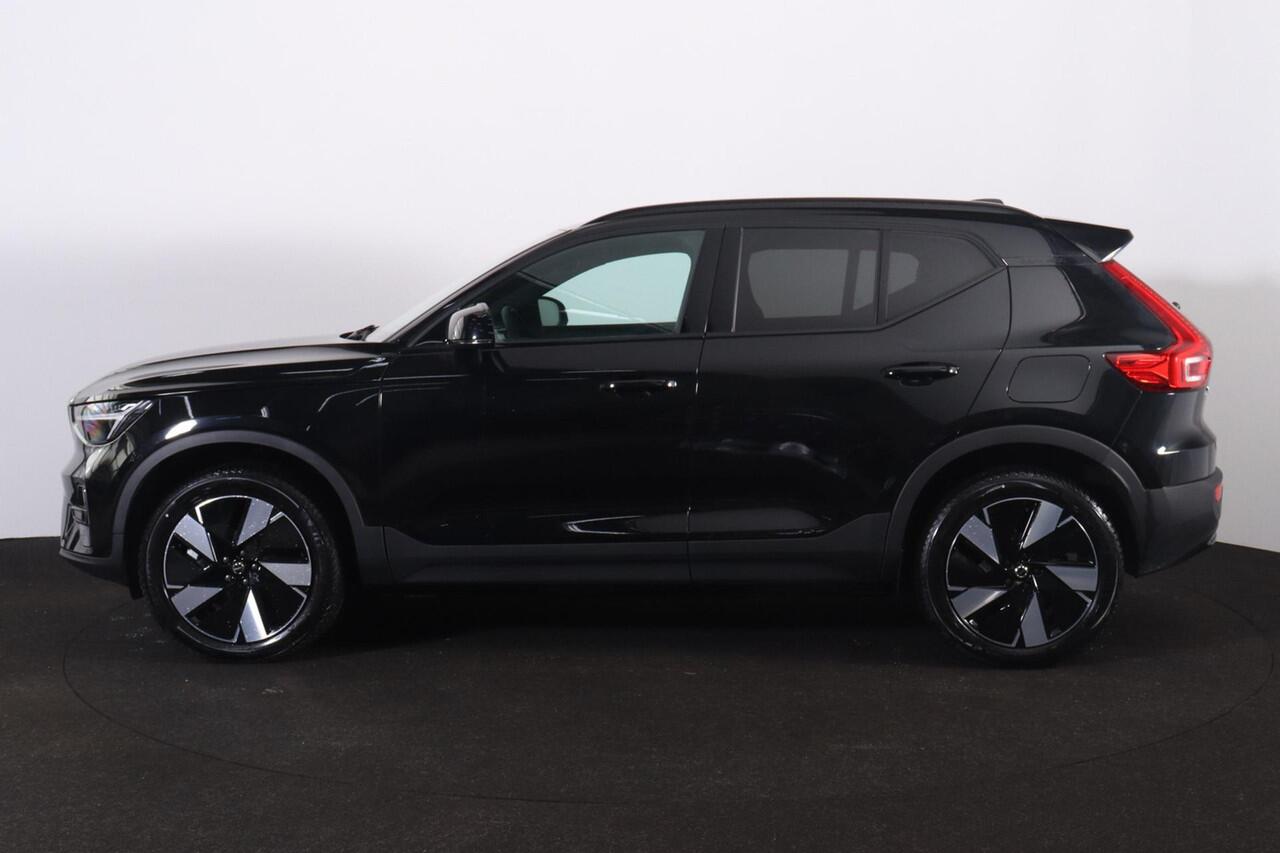 Volvo XC40 Recharge Twin Plus 82 kWh - IntelliSafe Assist & Surround - Parkeercamera achter - Verwarmde voorstoelen & stuur - Parkeersensoren voor & achter - Draadloze tel. lader - Warmtepomp - Extra getint glas - Elektr. inklapbare trekhaak - 19' LMV