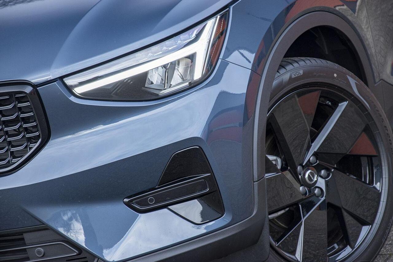 Volvo XC40 2.0 B3 PLUS BLACK EDITION