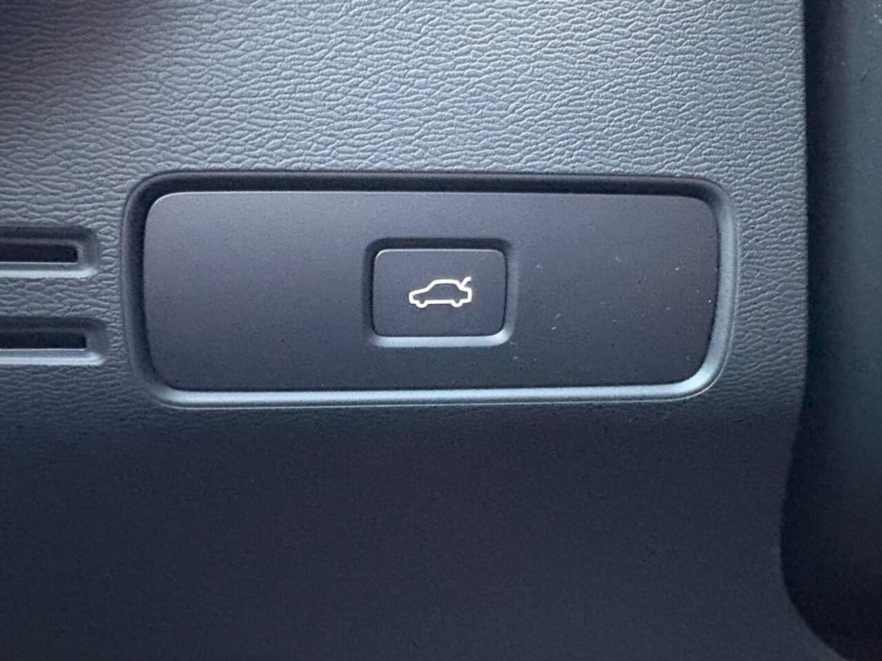 Volvo XC40 Single MOTOR EXTENDED RANGE PLUS 82KWH NIEUW LED CAMERA NAVI CARPLAY