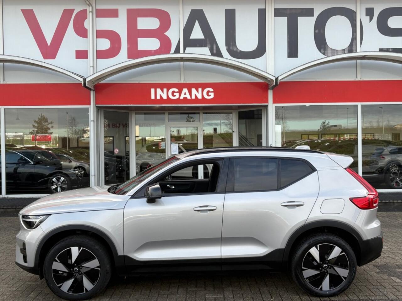 Volvo XC40 Single MOTOR EXTENDED RANGE PLUS 82KWH NIEUW LED CAMERA NAVI CARPLAY
