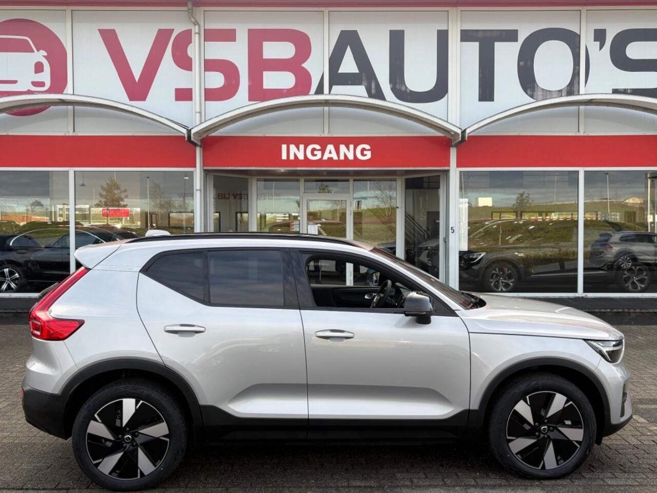 Volvo XC40 Single MOTOR EXTENDED RANGE PLUS 82KWH NIEUW LED CAMERA NAVI CARPLAY
