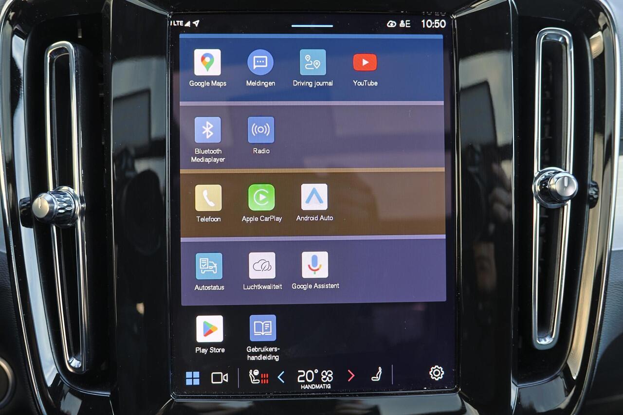 Volvo XC40 B3 Plus Black Edition - Panorama/schuifdak - IntelliSafe Assist & Surround - 360º Camera - Harman/Kardon audio - Verwarmde voorstoelen & stuur - Parkeersensoren voor & achter - Elektr. bedienb. voorstoelen met geheugen links - Draadloze tel. lader - Extra